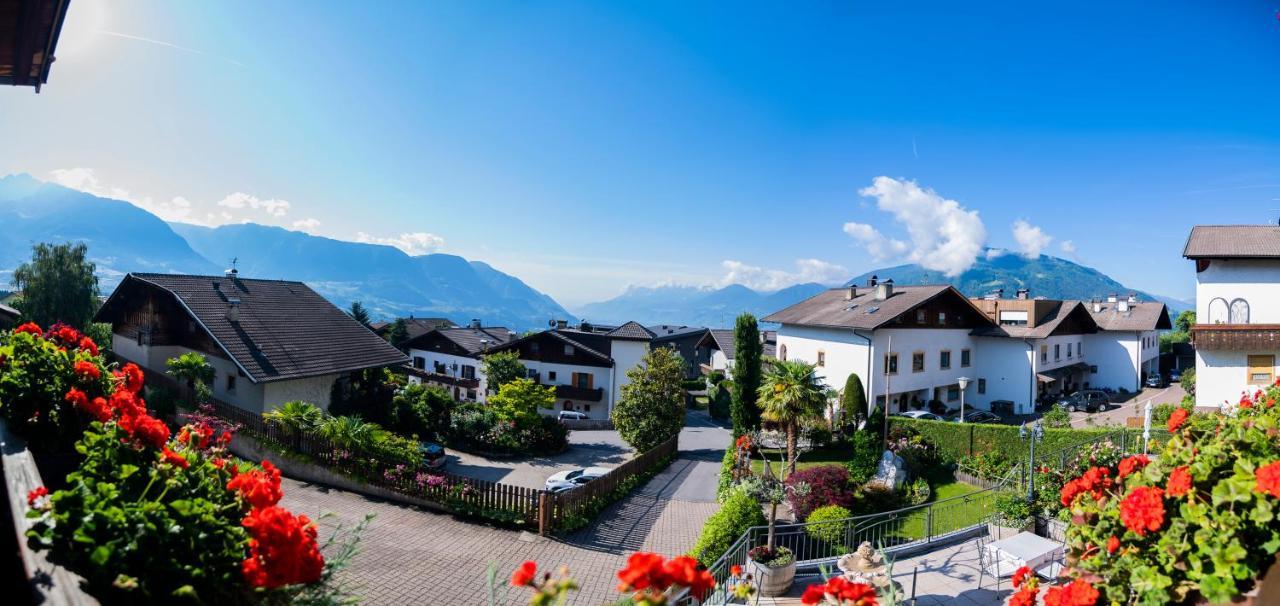 Garni Stuebele Bed & Breakfast Tirolo Bagian luar foto