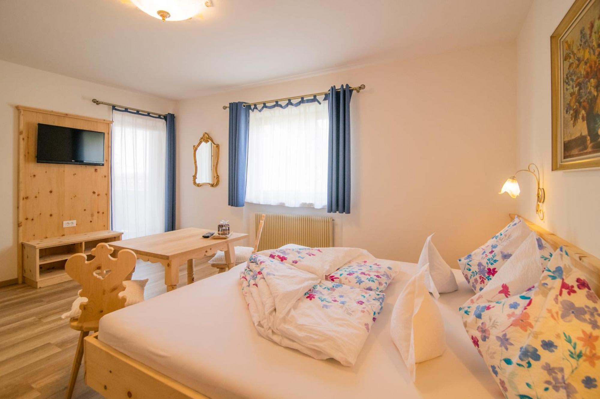 Garni Stuebele Bed & Breakfast Tirolo Bagian luar foto